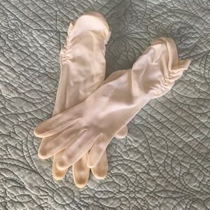 Elegant Cream Gloves